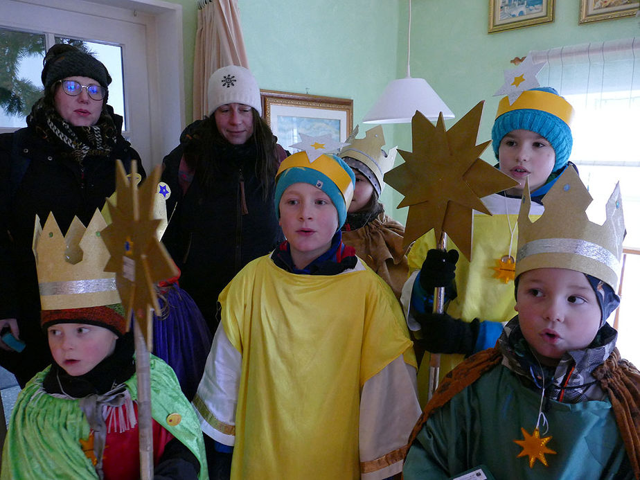 Dreikönigssingen der Sternsinger in Naumburg (Foto: Karl-Franz Thiede)